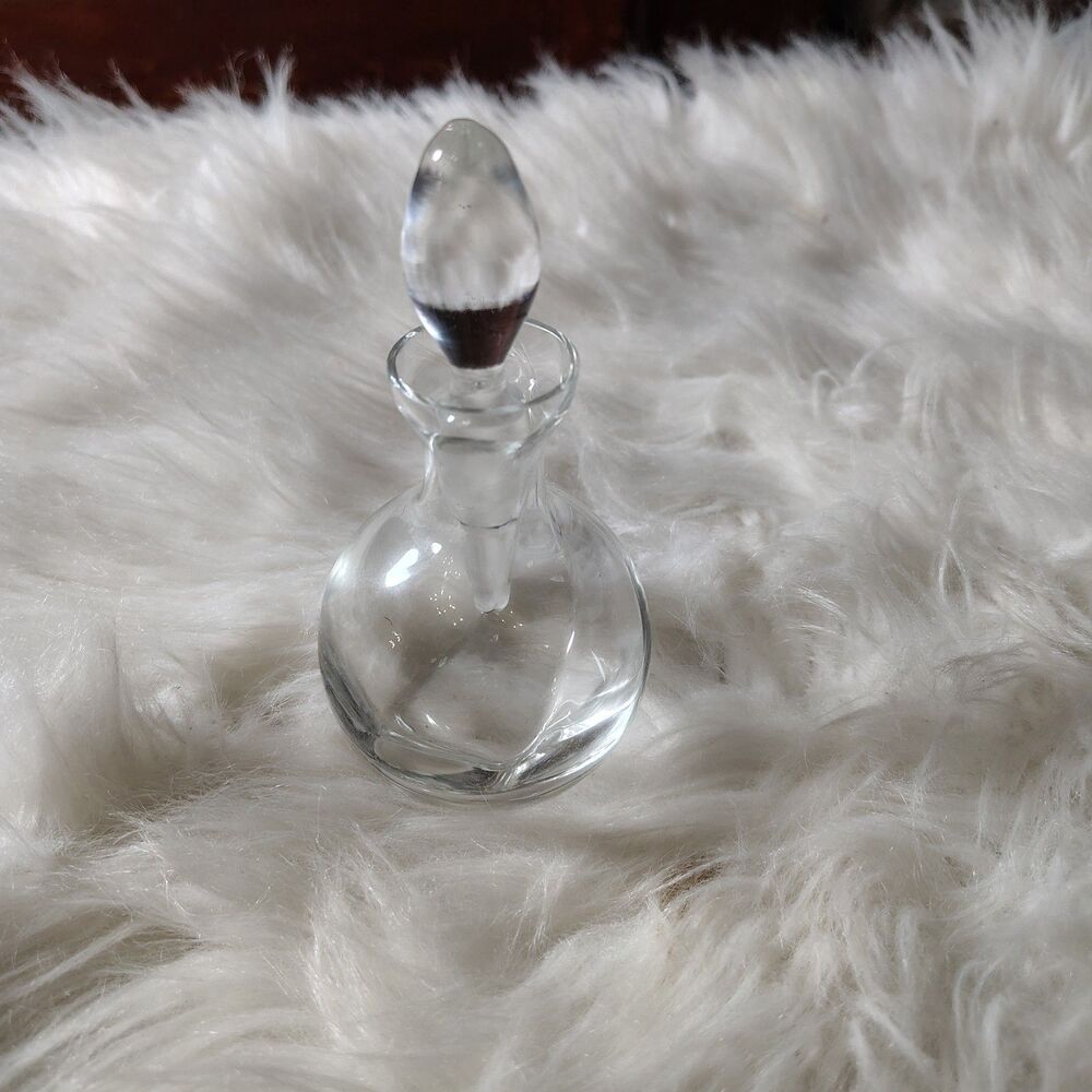 Small VTG Blown Clear Glass Perfume Bottle W Matching TearDrop Shaped Stopper W
